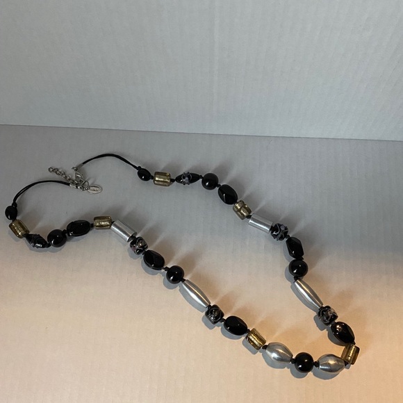 BEADED NECKLACE - Picture 1 of 9